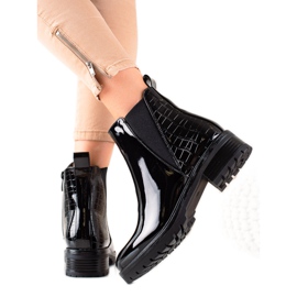 Bestelle Černě lakované boty černá