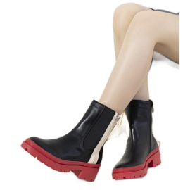 Černé kozačky s proužkem Albina černý