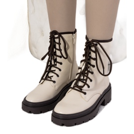 Béžové zateplené kozačky na silné podrážce Dena béžový