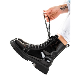 TRENDI Černé šněrovací boty černý