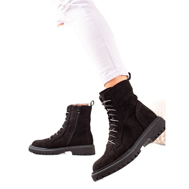 TRENDI Černé šněrovací boty černá