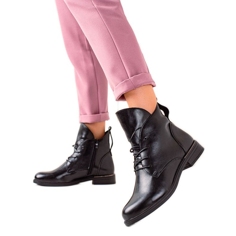 Černé klasické boty od Sergio Leone černá