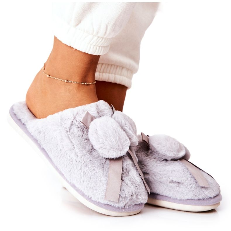 Šedé Pamppy kožešinové pantofle s bambulkami šedá