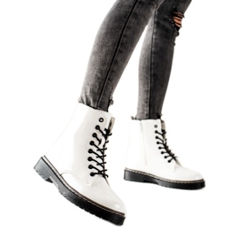 TRENDI Bílé zateplené kozačky bílý TRENDI Bílé zateplené kozačky bílý