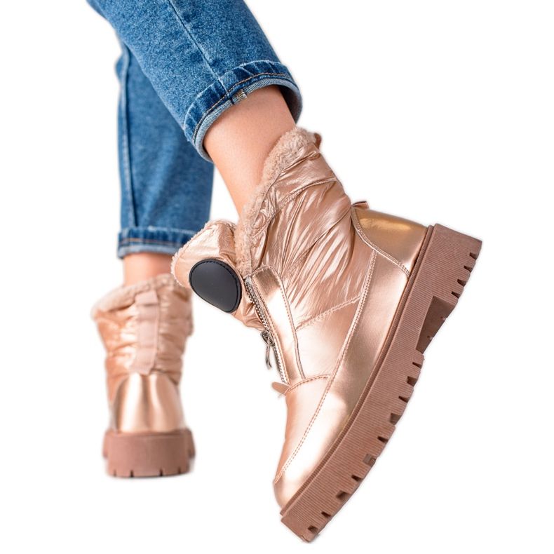 TRENDI Zlaté lesklé boty do sněhu zlatý