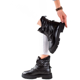 TRENDI Černé lesklé boty do sněhu černý