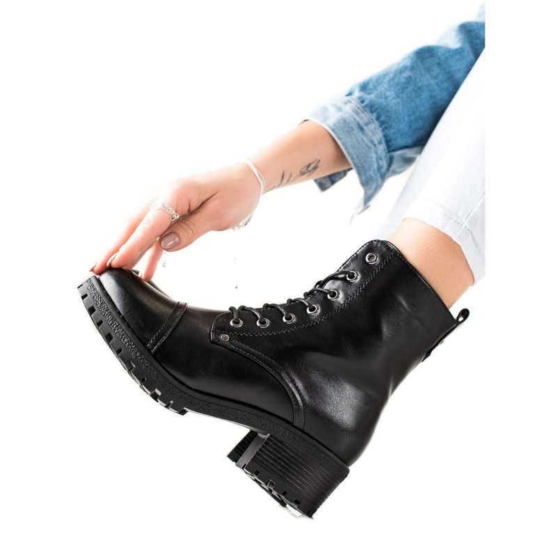 TRENDI Boty na podpatku černá