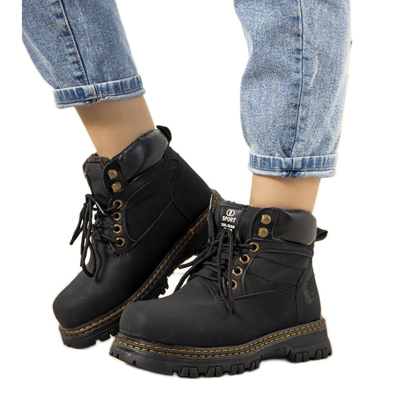 Černé, zateplené dámské kozačky značky Livia černá Černé, zateplené dámské kozačky značky Livia černá