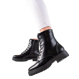 Bestelle Klasické trapery s ozdobným zipem černá