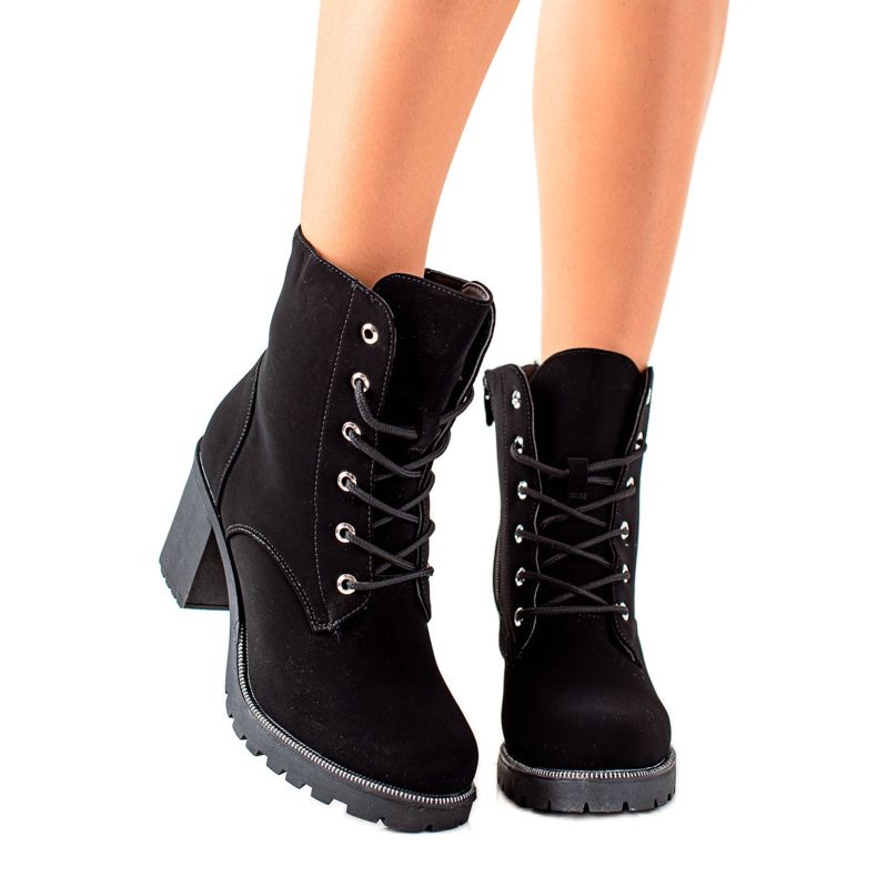 TRENDI Přicházející dělníci na příspěvek černá