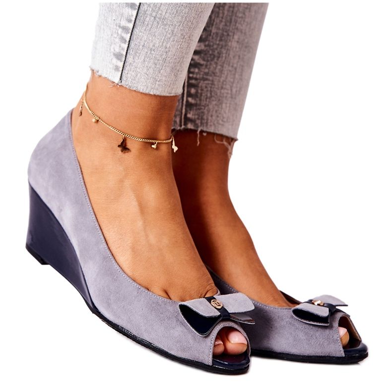 Klasické lodičky na klínu Monnari 0500-M12 šedá