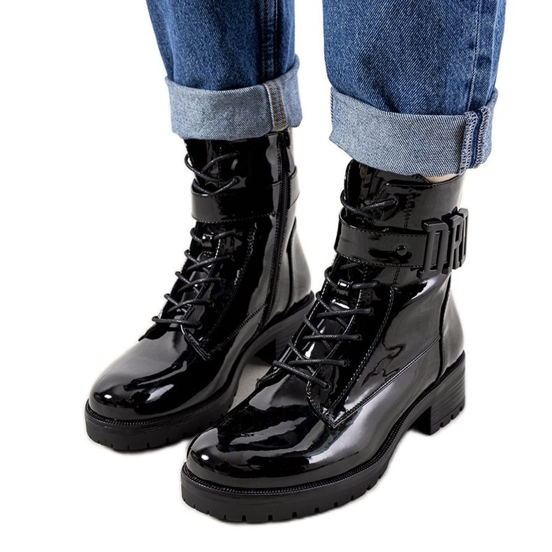 Černé patentované zateplené kozačky Puga černá