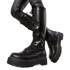 Černé zateplené dámské kozačky značky Patino černá