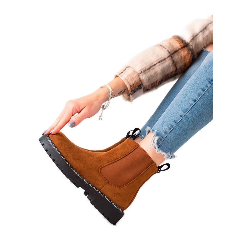 Ideal Shoes Semišové kotníkové boty na platformě hnědý