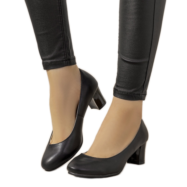 Černé lodičky na sloupku Fidel černá