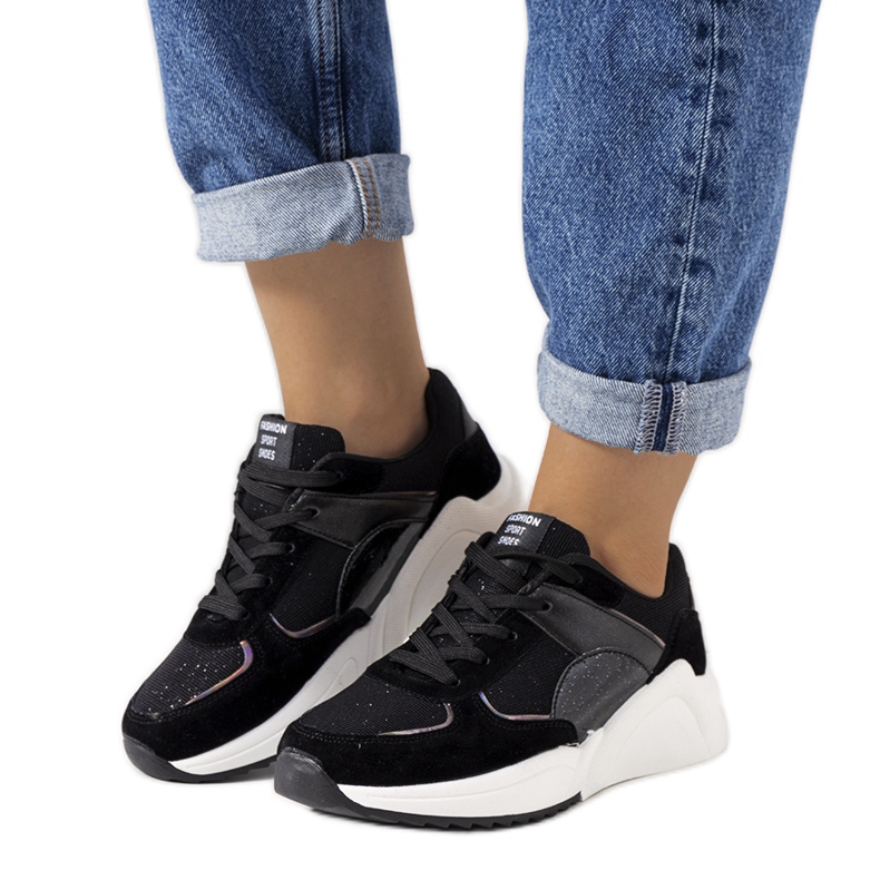 Černé lesklé tenisky Cotter černá