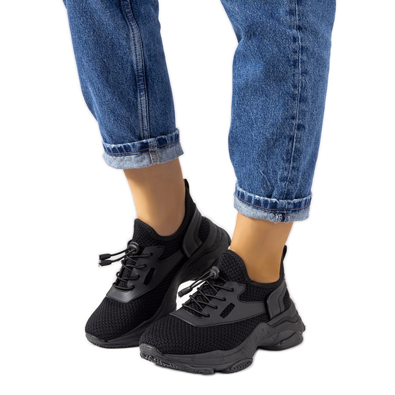 Černé tenisky Barnes černá