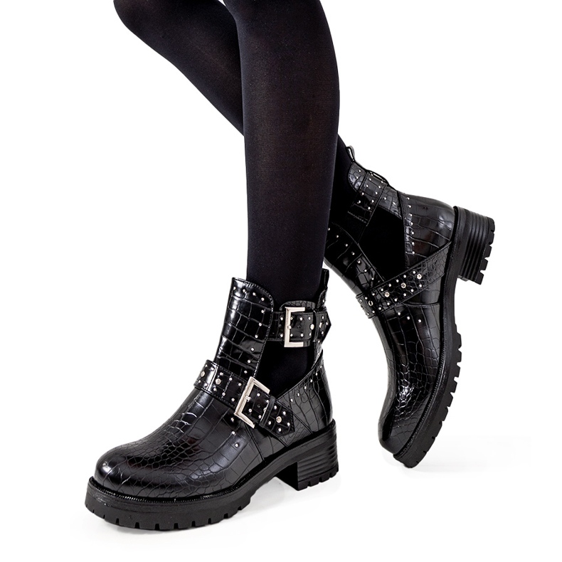 Bílé kozačky s průstřihy od Rolen černá