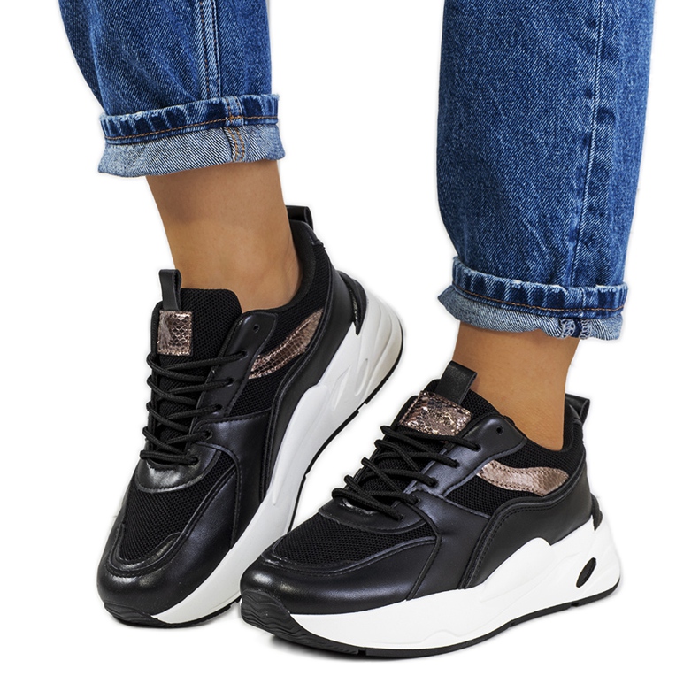 Černé sportovní boty Nazaria černá zlatý