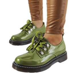 Zelené lakované boty Kristina zelený