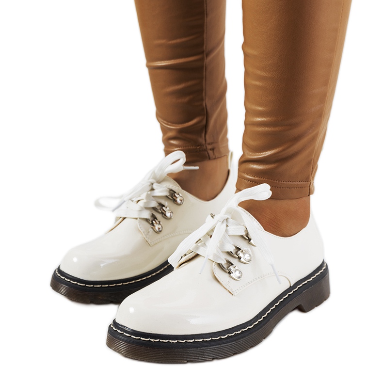 Bílé lakované boty Kristina bílý