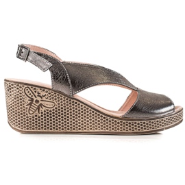 TRENDI Stříbrné Kožené Sandály Na Klínu šedá TRENDI Stříbrné Kožené Sandály Na Klínu šedá