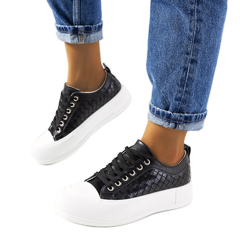 Černé tenisky na silné Lutherově podrážce černá