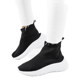 Černé vysoké tenisky od Jennifer černý