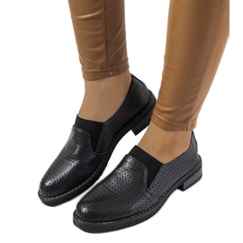 Černé prolamované boty od Nilde černý