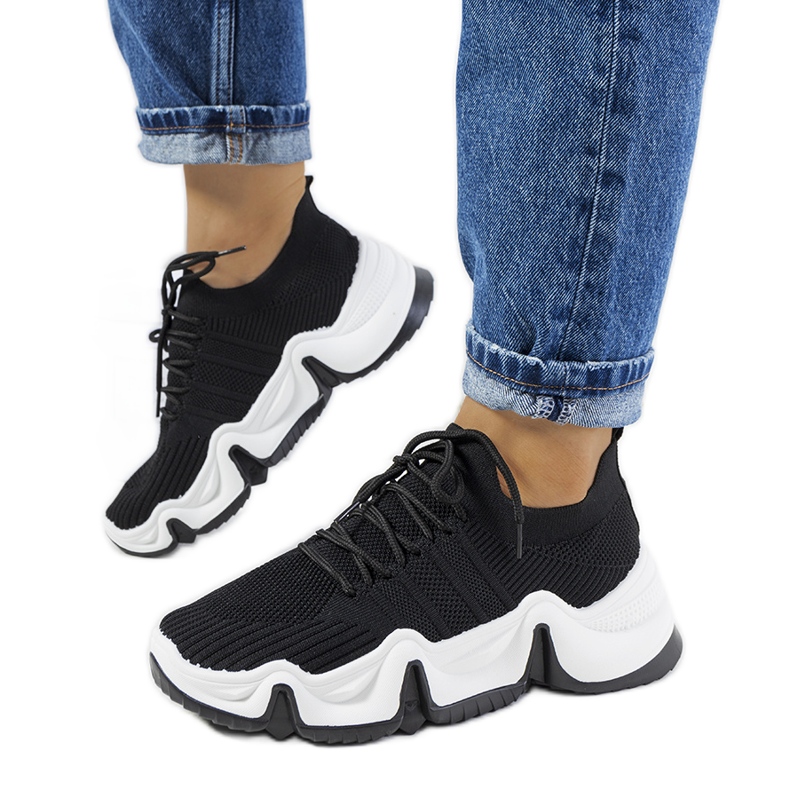 Černé sportovní tenisky značky Thornber černá Černé sportovní tenisky značky Thornber černá