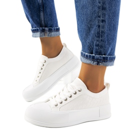 Bílé tenisky na silné Lutherově podrážce bílý Bílé tenisky na silné Lutherově podrážce bílý