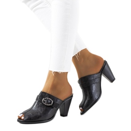 Černé pantofle na sloupku Lucinda černá