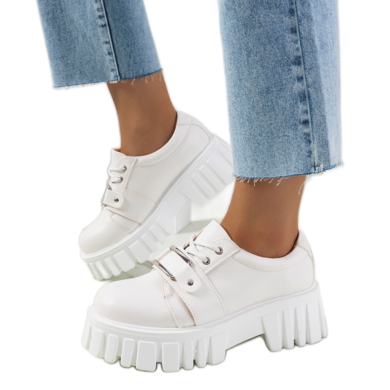 Bílé boty na traktorové podrážce od Sallie bílý