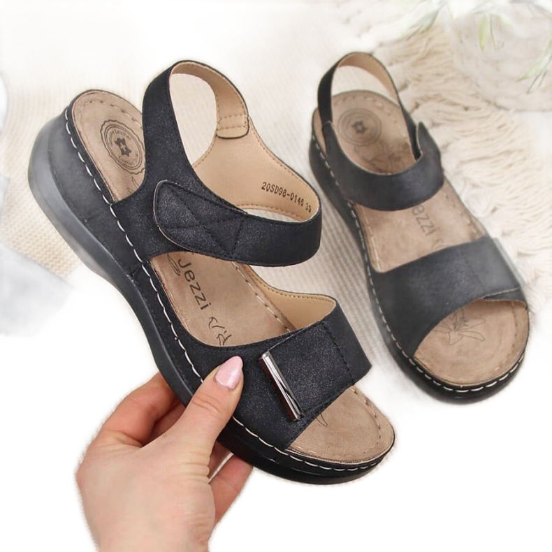 Černé sandály na klínku eVento W EVE223D černá