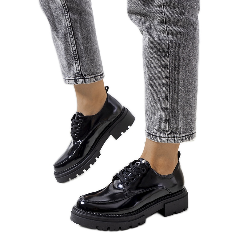 Černé boty na traktorové podrážce od Markuse černá