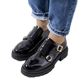 Černé lakované boty Valks černá