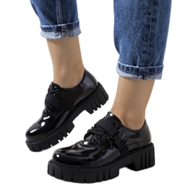 Černé boty na traktorové podrážce značky Vellem černá Černé boty na traktorové podrážce značky Vellem černá