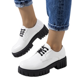 Bílé lakované boty značky Eileen bílý