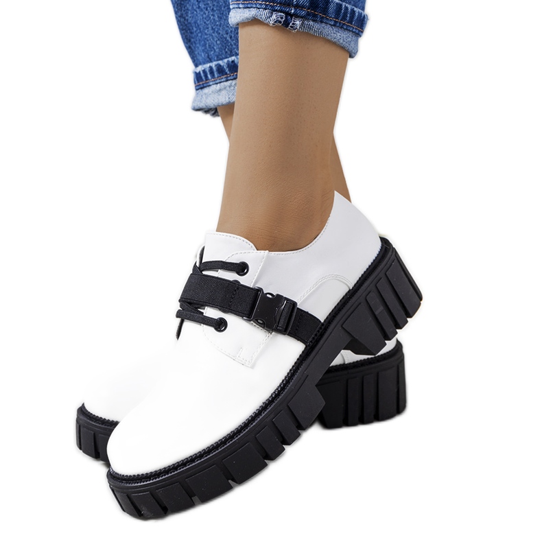 Bílé boty na podrážce traktoru Marike bílý