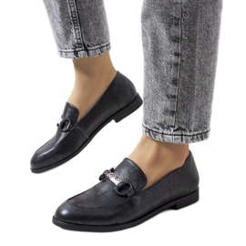 Černé kožené boty značky Prins černá