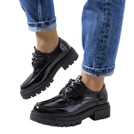 Černé lakované boty značky Aike černý