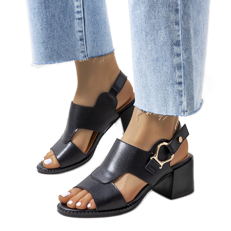 BM Černé sandály na sloupku Lamia černá