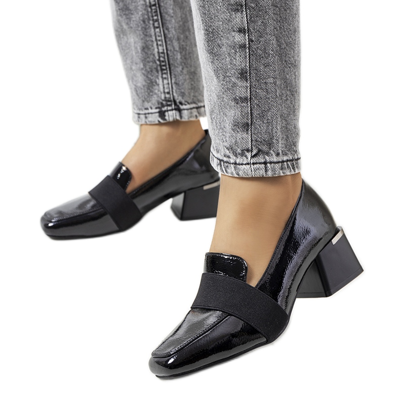 Černé lakované boty na sloupku Tammy černá