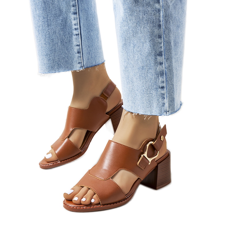 Hnědé sandály na sloupku Lamia hnědý