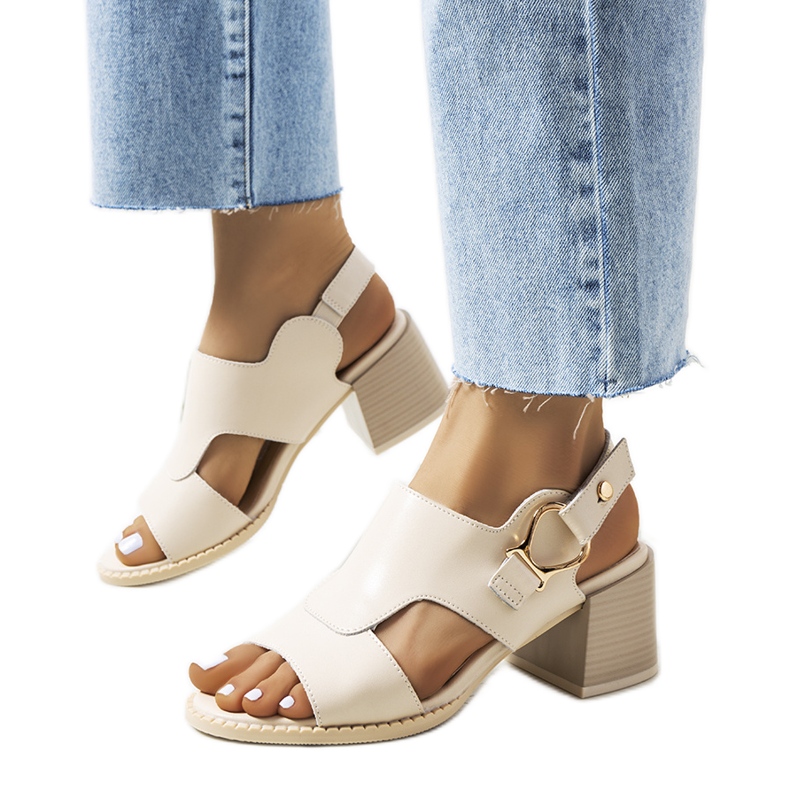 Béžové sandály na sloupku Lamia béžový