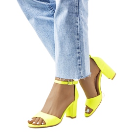 Neonově žluté sandály na sloupku Polet žlutá