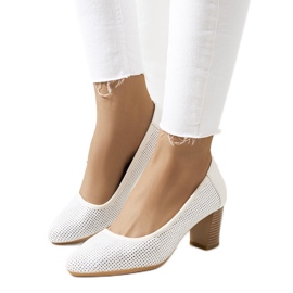 Bílé prolamované lodičky Pelders bílý stříbro