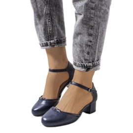 Námořnické modré lodičky na nízkém sloupku od Lynden modrý Námořnické modré lodičky na nízkém sloupku od Lynden modrý