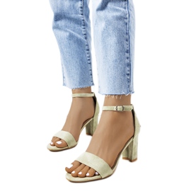 Zelené sandály na sloupku Karella zelený