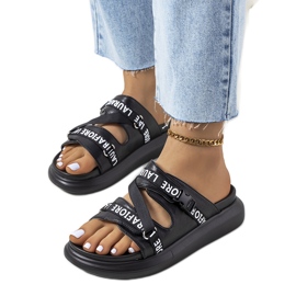 Černé pantofle na platformě černý